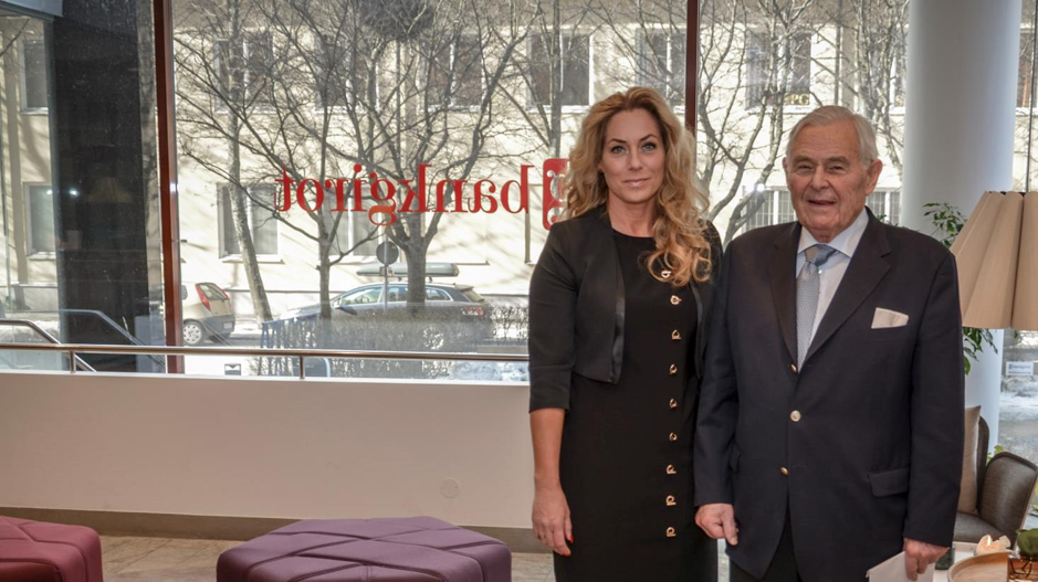 Current CEO, Jeanette Jäger with Bankgirot’s first CEO, Curt G Ohlsson.